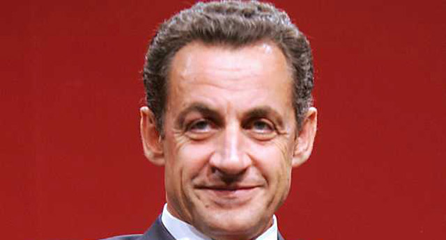 Sarkozy iyice abarttı!