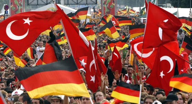 Almanya’daki Türkler yeni yasayı bekliyor