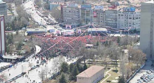 Melih Gökçek, Twitter’da Tandoğan mitingi ile dalga geçti