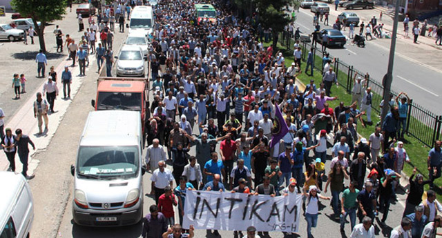 Lice’de ölen 2 kişinin cenazesinde olaylar çıktı!