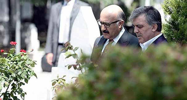 Gül’den ilk ziyaret Necmettin Erbakan’ın kabrine