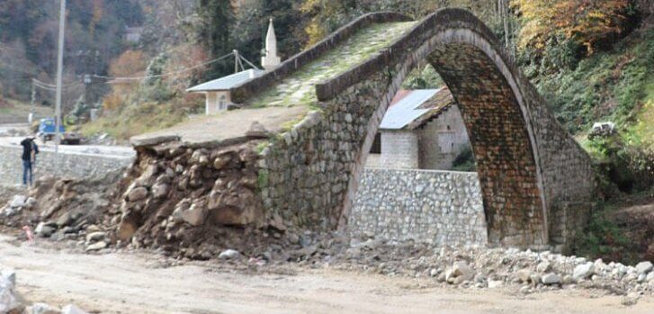 300 yıllık Yeşiltepe Kemer Taş Köprüsü hasa gördü!