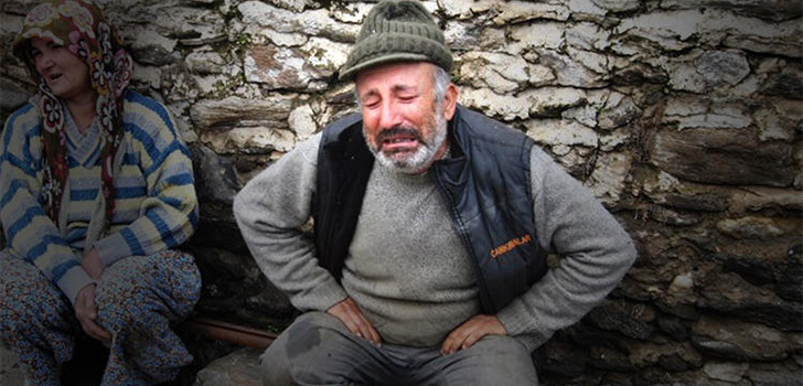 Yürekleri yakan anne feryadı
