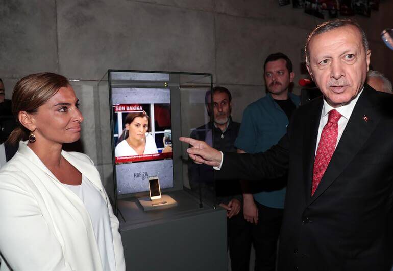 iPhone FaceTime Hande Fırat Cumhurbaşkanı Recep Tayyip Erdoğan