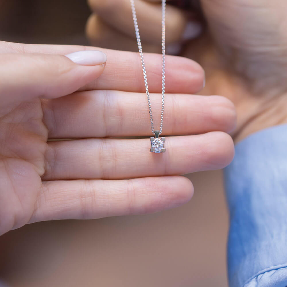 0,17 Karat Pırlanta Tektaş Kolye